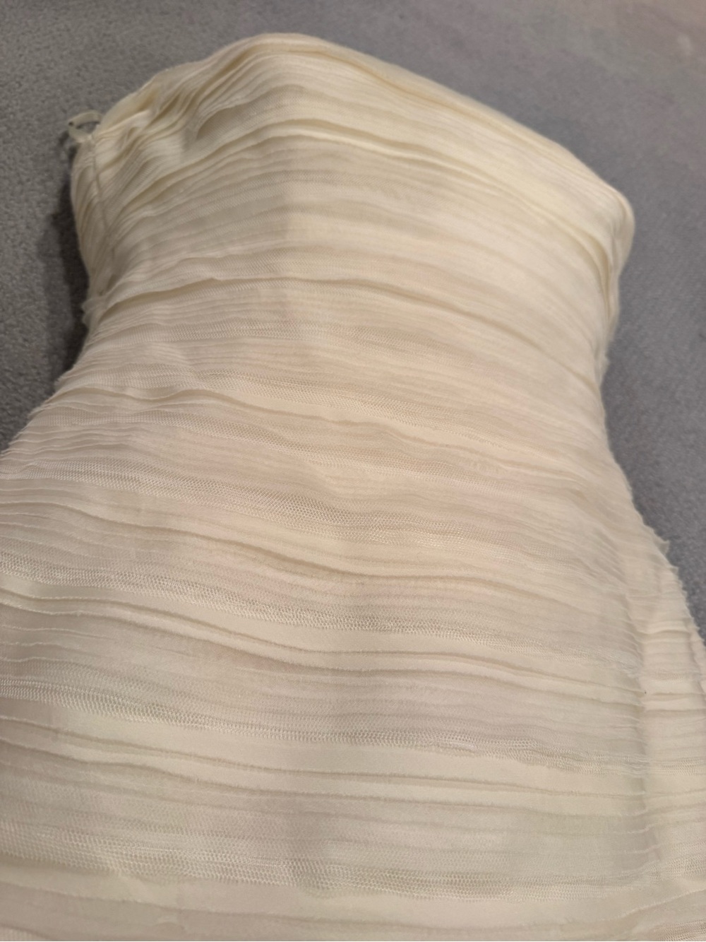 Vera Wang Wedding Gown - Picture 2 of 8
